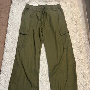 NWT Social Standard by Sanctuary Pull On Cargo Pants Size Medium